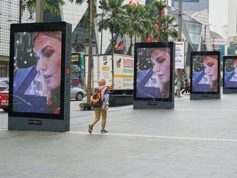 Programmatic DOOH trên đường phố.