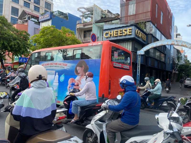 Quảng cáo xe bus nội đô. - Quảng Cáo Trên Xe Buýt: Hình Thức, Đặc Điểm & Báo Giá Mới Nhất Quảng cáo xe bus nội đô.