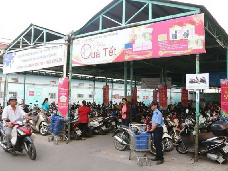 Banner và Standee quảng cáo - Quảng Cáo Tại Bãi Đỗ Xe: Đặc Điểm, Hình Thức Và Báo Giá Banner và Standee quảng cáo