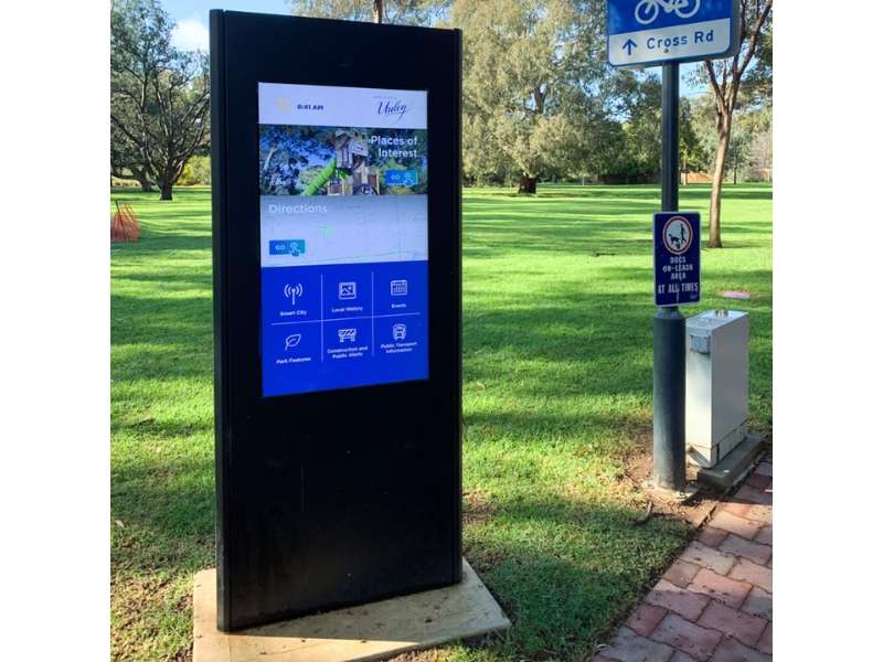 Màn hình LCD quảng cáo ngoài trời 