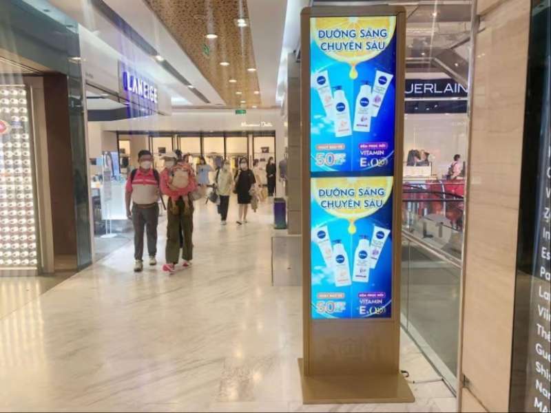 Màn hình LCD quảng cáo tại trung tâm thương mại