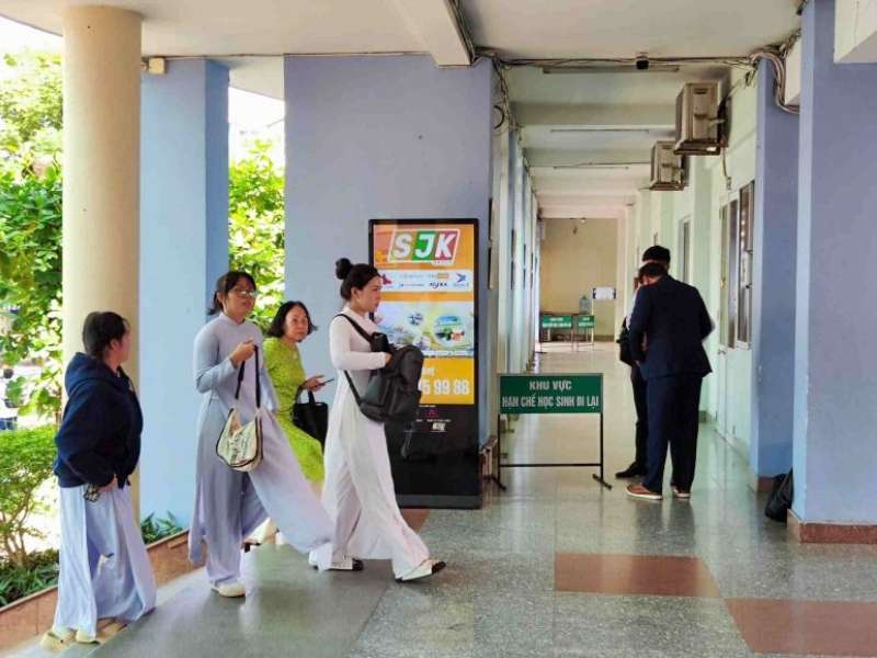 Màn hình LCD quảng cáo tại trường học, trung tâm đào tạo và cơ sở giáo dục