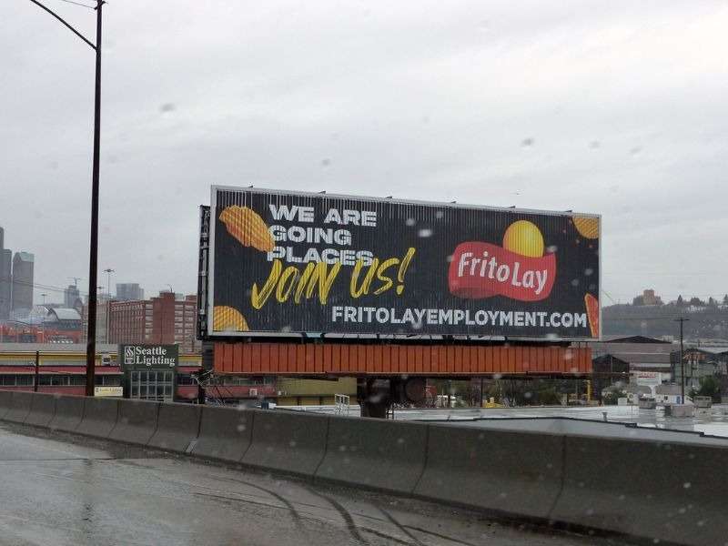 Quảng cáo đồ ăn nhẹ thương hiệu Frito Lay - Trivision Billboard (Biển Lật 3 Mặt): Đặc Điểm, Cách Lắp Đặt, Lưu Ý Triển Khai Và Top Mẫu Quảng cáo đồ ăn nhẹ thương hiệu Frito Lay