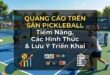 Quảng cáo trên sân pickleball