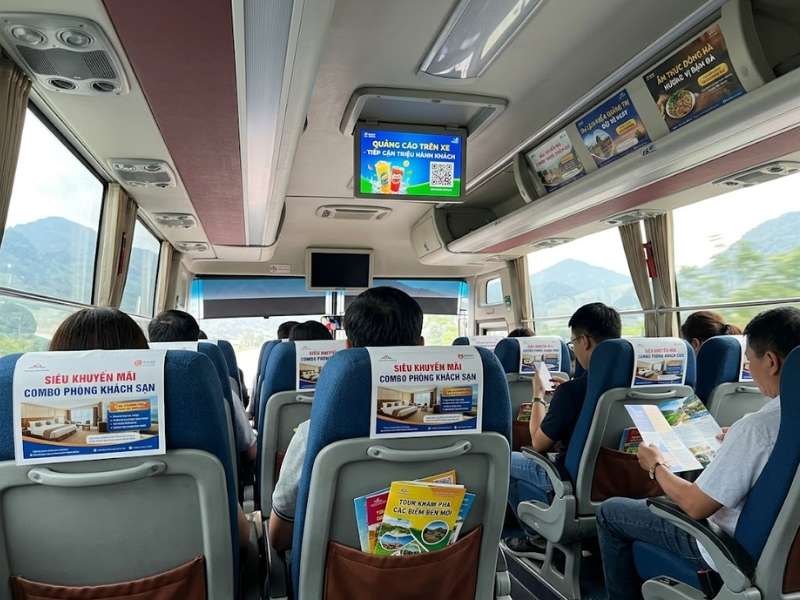 Quảng cáo bên trong xe khách (LCD, poster, tờ rơi)