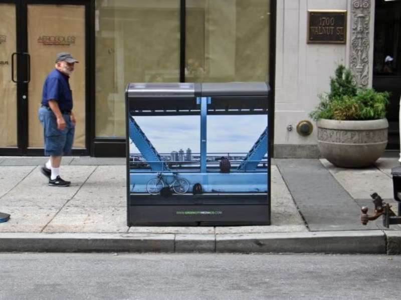 Dán decal trên thùng rác thông thường