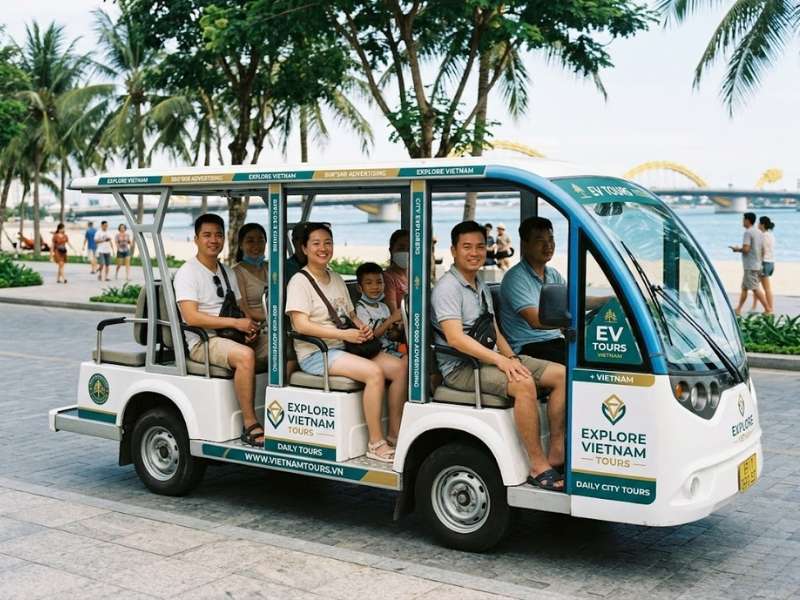 Dán quảng cáo tại ô kính và khung xe 