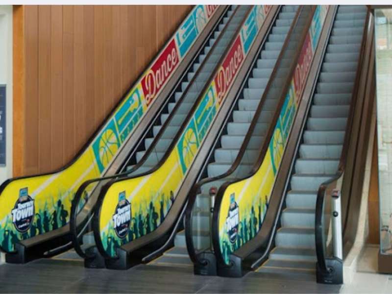 Decal quảng cáo dán thang cuốn.