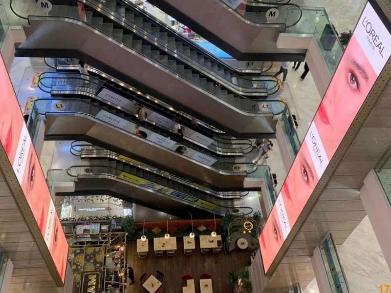 Quảng cáo LED tại sảnh chính trung tâm thương mại  