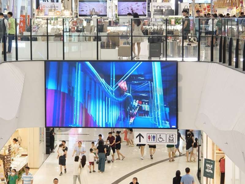 Quảng cáo LED tại sảnh chính trung tâm thương mại  