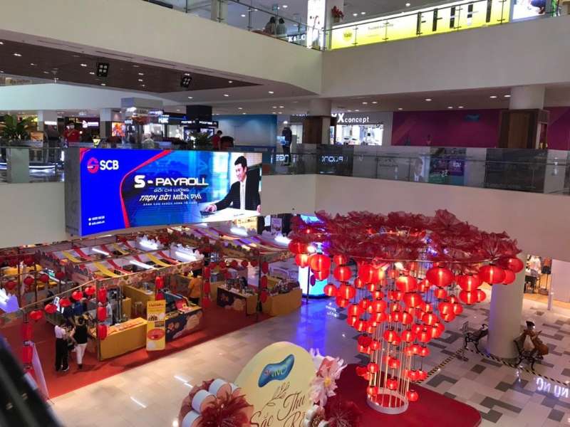 Quảng cáo màn hình LED tại SC Vivo City của SCB.
