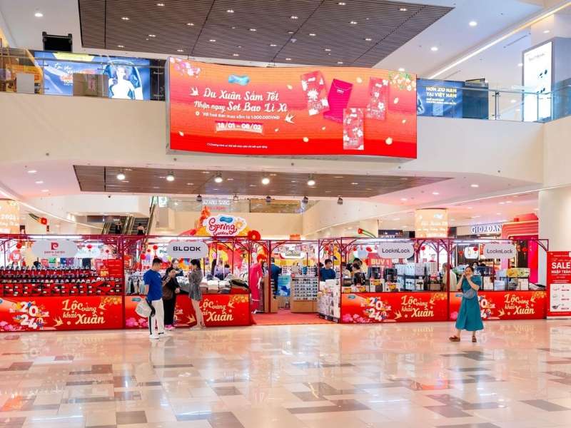 Quảng cáo màn hình LED tại SC Vivo City nhân dịp tết.