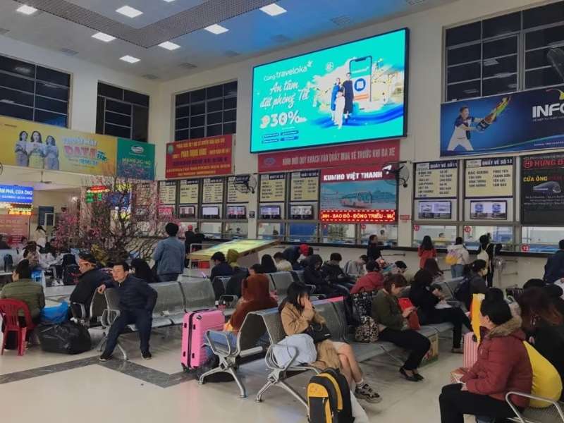 Quảng cáo ngoài trời tại bến xe, nhà ga và ga tàu điện