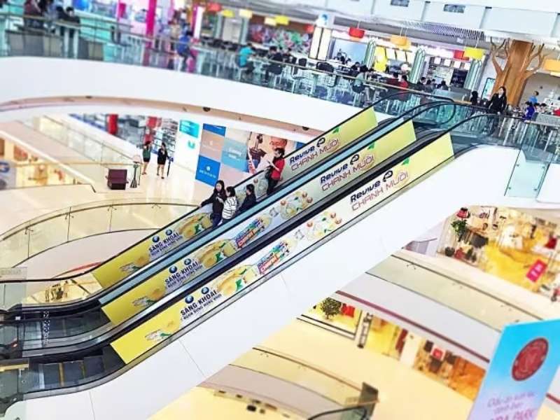 Quảng cáo ngoài trời tại siêu thị và trung tâm thương mại