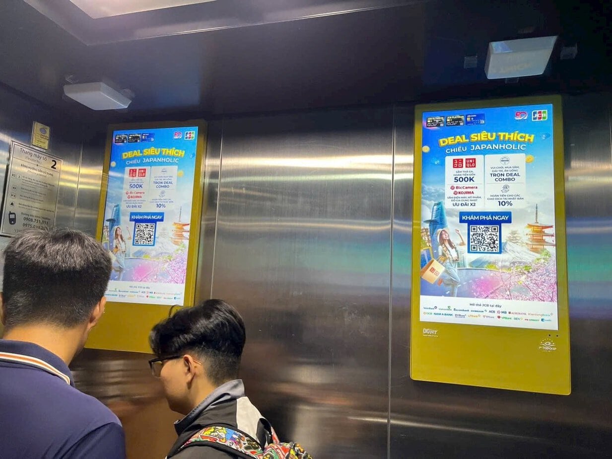 Quảng cáo thang máy tại trung tâm thương mại vincom mega mall times city