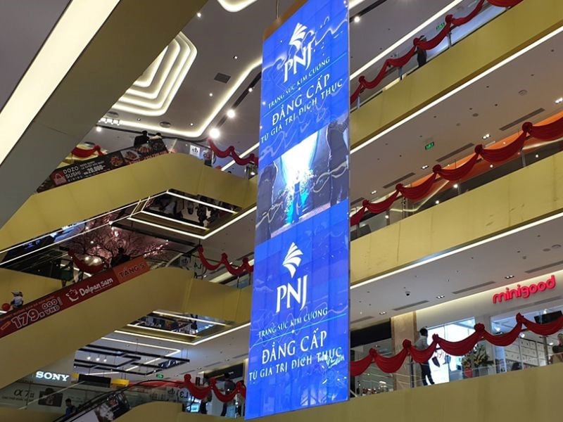 Hình ảnh quảng cáo thả trần tại Gigamall