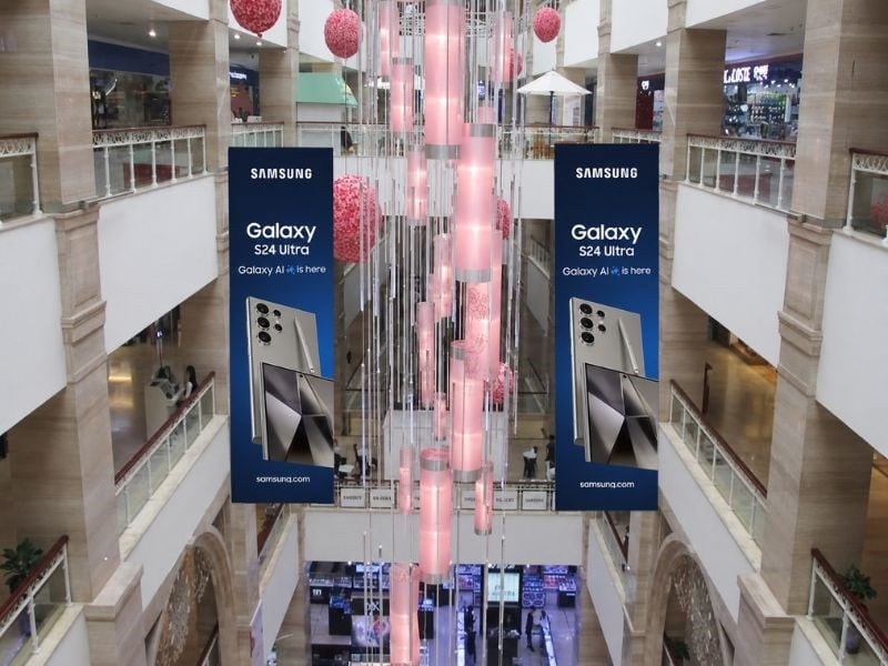 Quảng cáo banner thả trần tại Aeon Mall