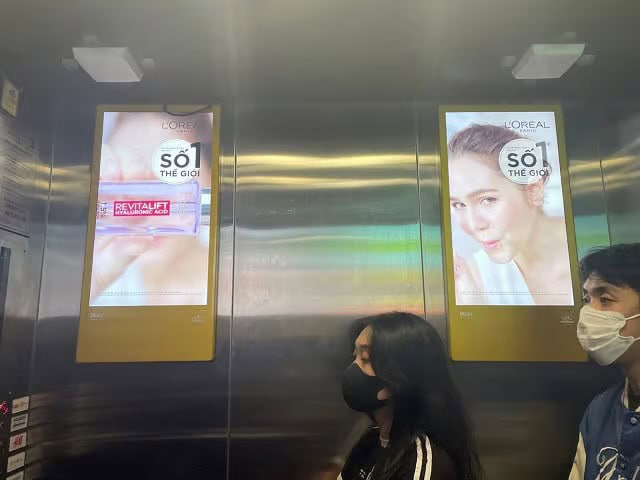 Quảng cáo Digital Frame tại thang máy. 