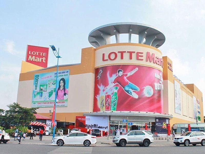 Quảng cáo biển mặt tiền tại Lotte Mart
