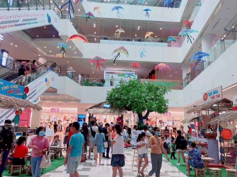 Quảng cáo decal thang cuốn tại trung tâm thương mại SC VivoCity.